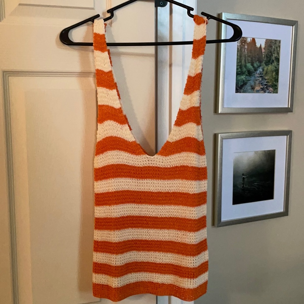 Forever 21 XS knit top. Never worn. Orange & White
